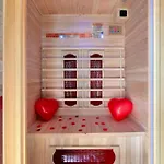 Jungle Room Jacuzzi, Sauna & Video-Projecteur