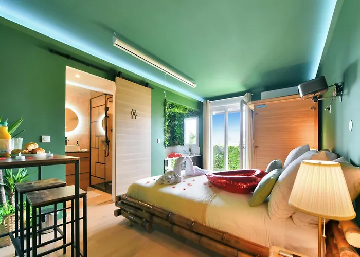 Jungle Room Jacuzzi, Sauna & Video-Projecteur