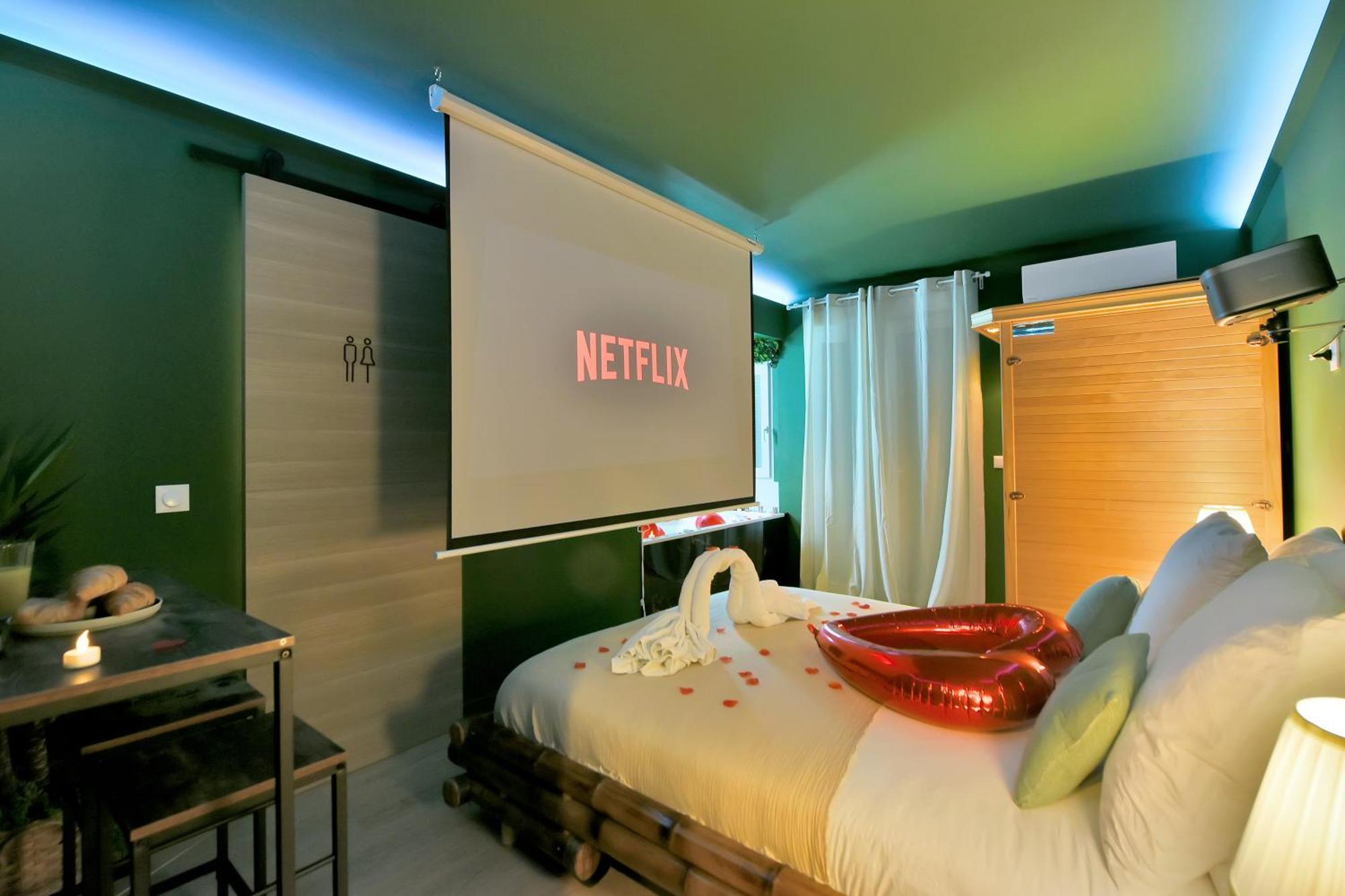 Jungle Jacuzzi, Sauna & Video-projecteur Appartement Cannes