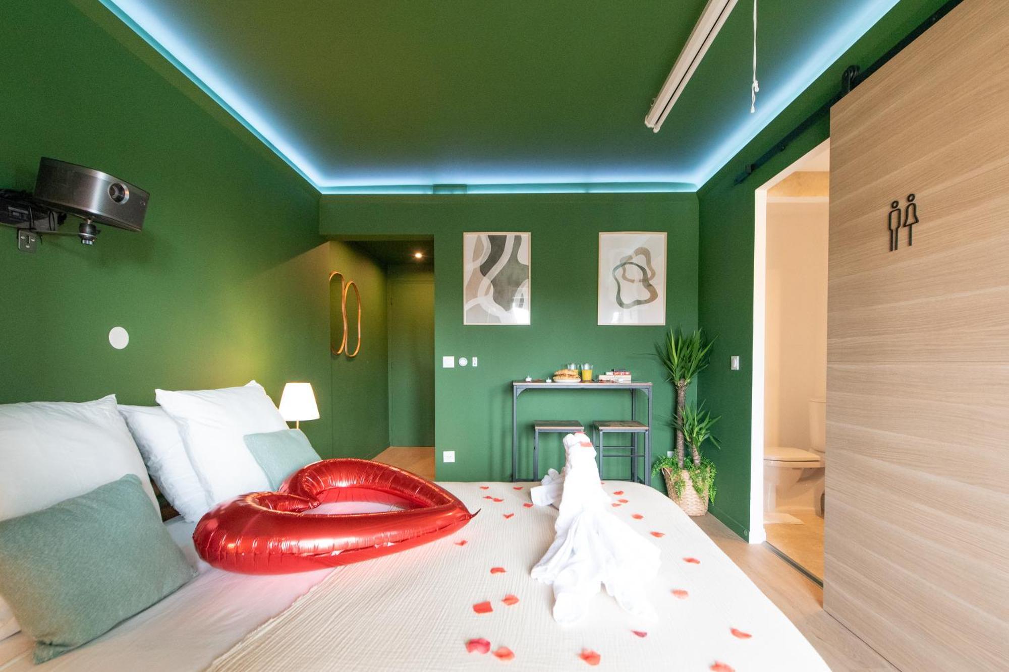 Jungle Jacuzzi, Sauna & Video-projecteur *