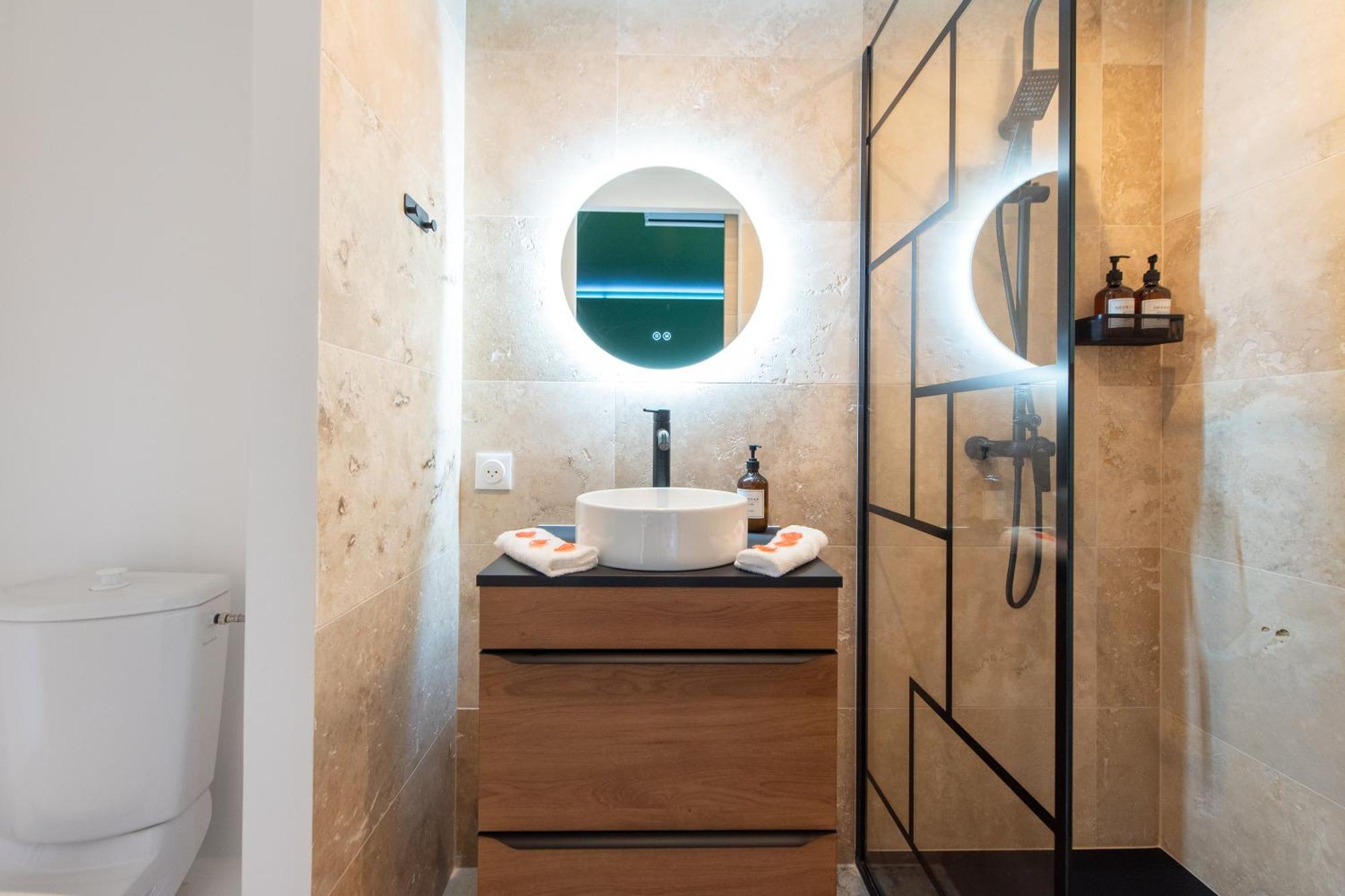 Jungle Jacuzzi, Sauna & Video-projecteur *